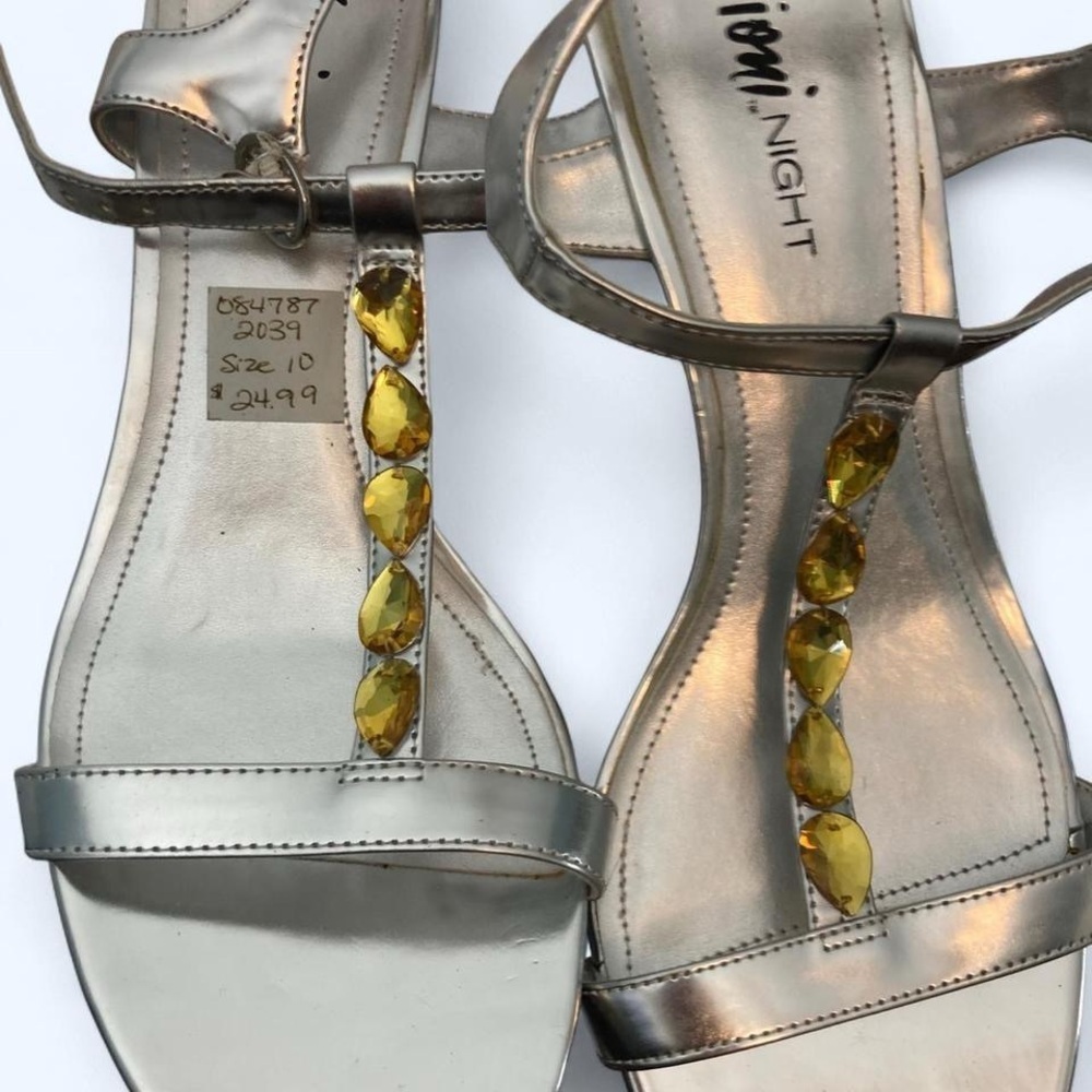 Silver and gold rhinestone sandals with ankle strap #glamour Fioni Night 10